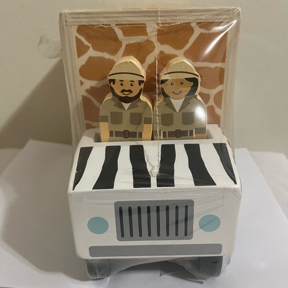 Melissa and Doug Wooden Safari Animal Truck - Picture 4 of 5